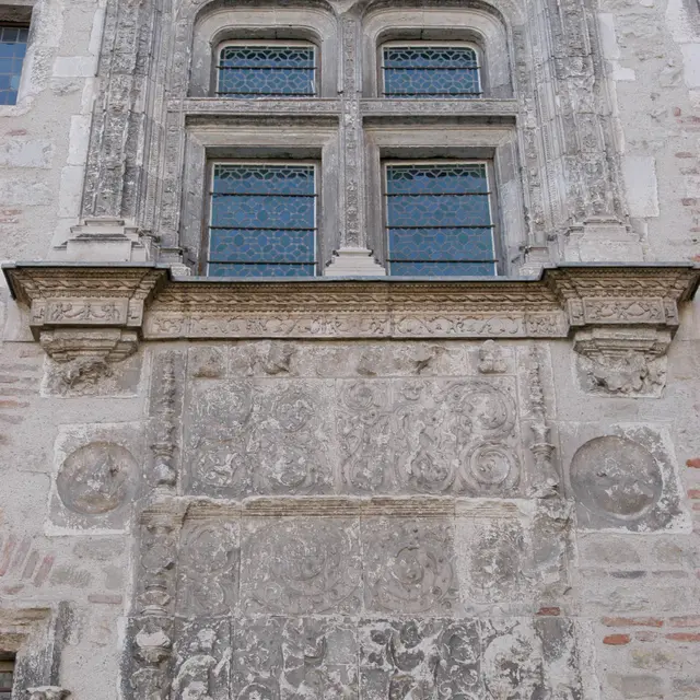 façade Archidiaconé détail. Photo Lasvenes ville de Cahors.JPG