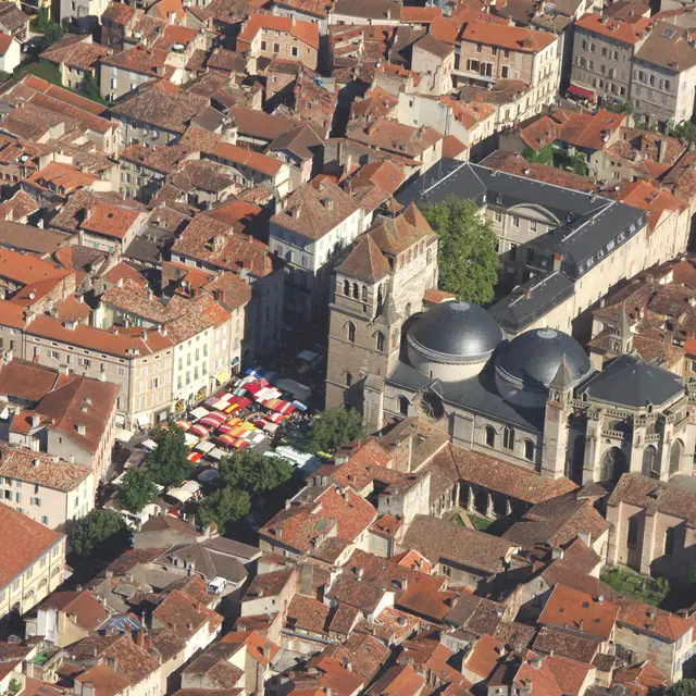 Vue aérienne de la Cathédrale Saint-Etienne--Lot Tourisme-ECAV aviation-Michel Bernard.jpg