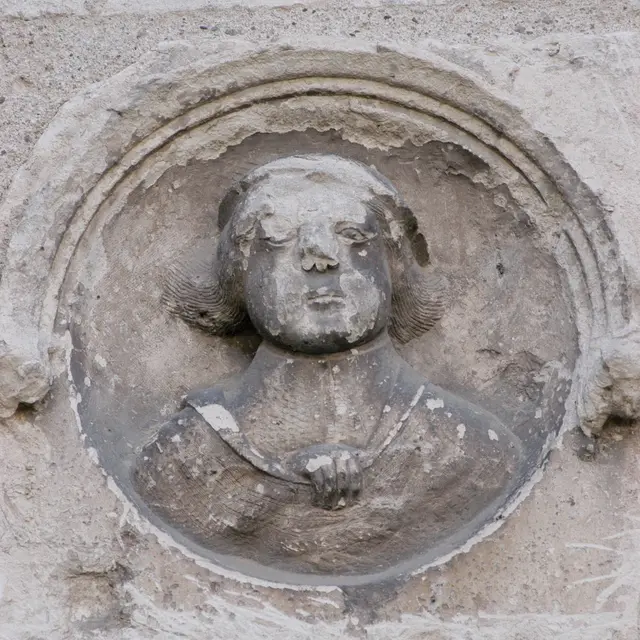 Archidiaconé, détail médaillon Renaissance. © P. Lasvenes ville de Cahors.JPG