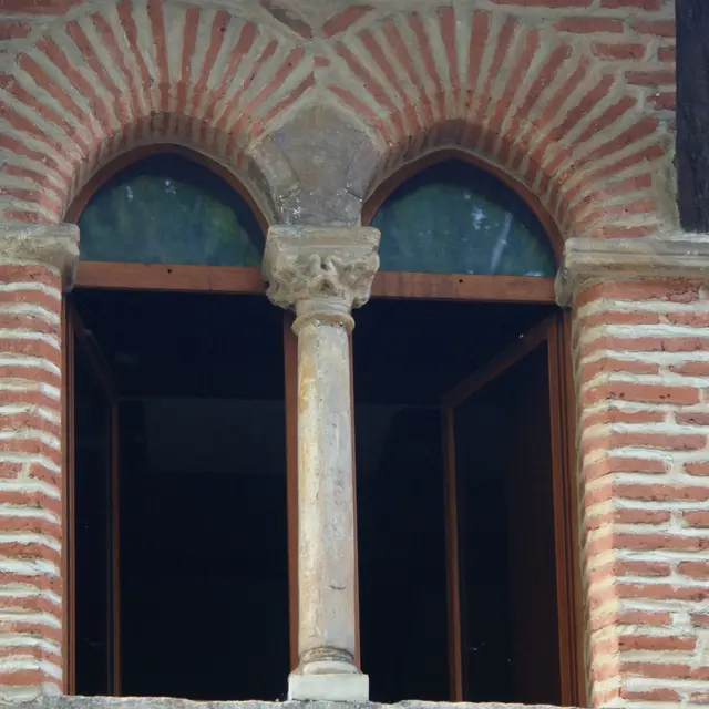 maison 42 rue Daurade détail fenêtre géminée. © P. Lasvenes ville de Cahors.JPG
