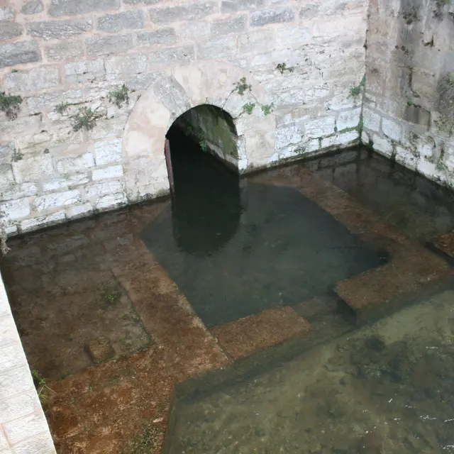 fontaine St Georges, cl. E.Carrère, ville de Cahors.jpg