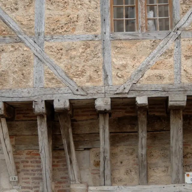 maison 12 rue Daurade détail assemblage pans de bois. Photo P. Lasvenes ville de Cahors 2.JPG