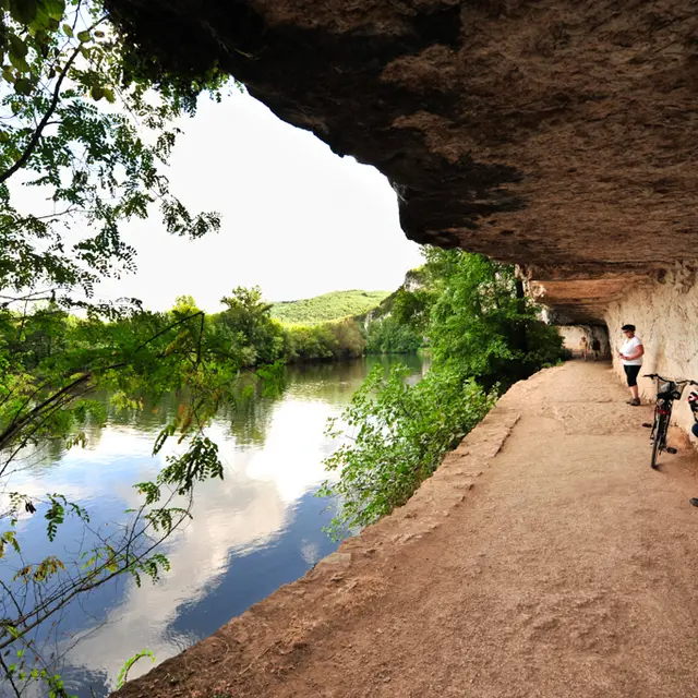 37-chemin de halage Bouziès © Lot Tourisme - C. ORY.jpg