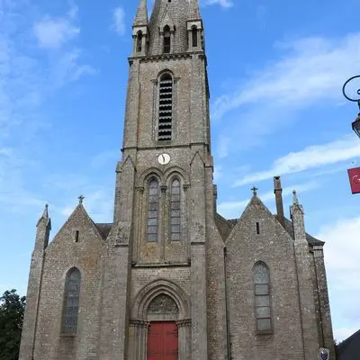 Questembert_-_Église_Saint-Pierre.jpeg