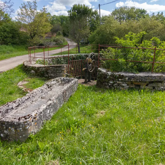 Fontaire à Varaire © Lot Tourisme - C. Novello 160429-114719.jpg
