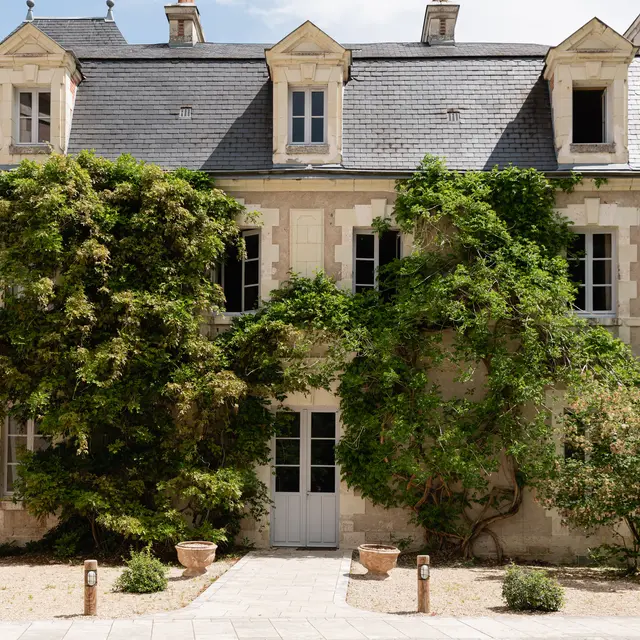 LesSourcesDeCheverny_ChateauEntréeSpa_©itshenriette_Juin2024.jpg