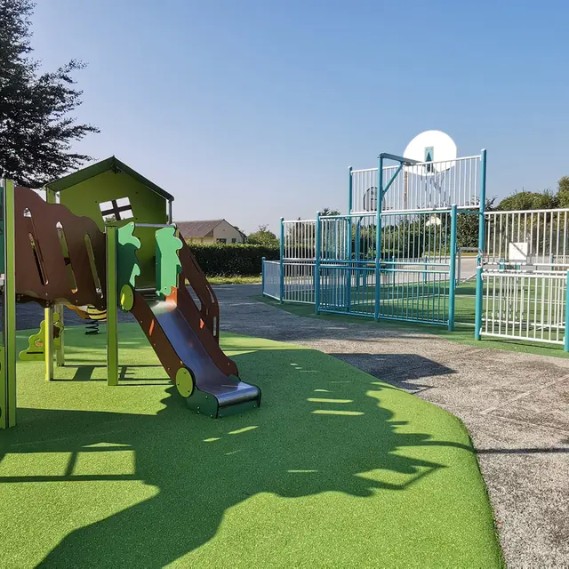 Aire-de-jeux-et-city-park-Le Cours.jpg