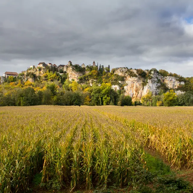 Vue de Calvignac depuis Larnagol © Lot Tourisme - C. Novello 151023-121438.jpg