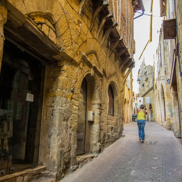 Balade dans les ruelles de Gourdon ©© Lot Tourisme - C. Novello.jpg