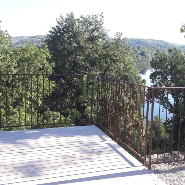 2022-VV-entre parnac et Douelle-pt de vue sur le lot.jpg