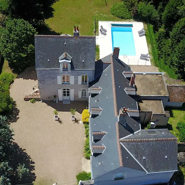Clos-des-péziers_vineuil-aérien.jpg