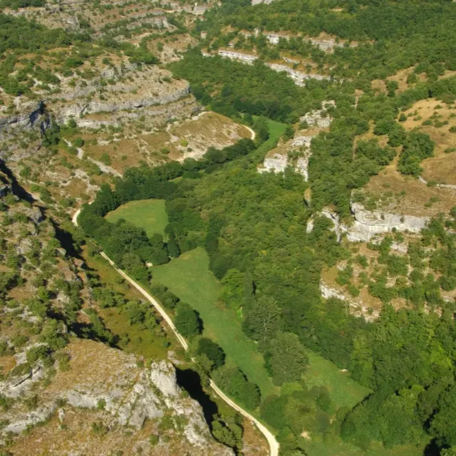 24-canyon-de-l-alzou-RocamadourLot-Tourisme-ECAV-aviation-Michel-Bernard.jpg