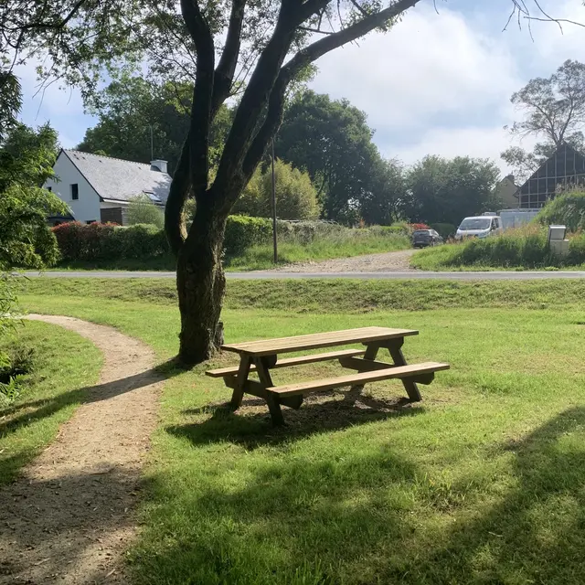 Aire jardin de la fontaine.jpg