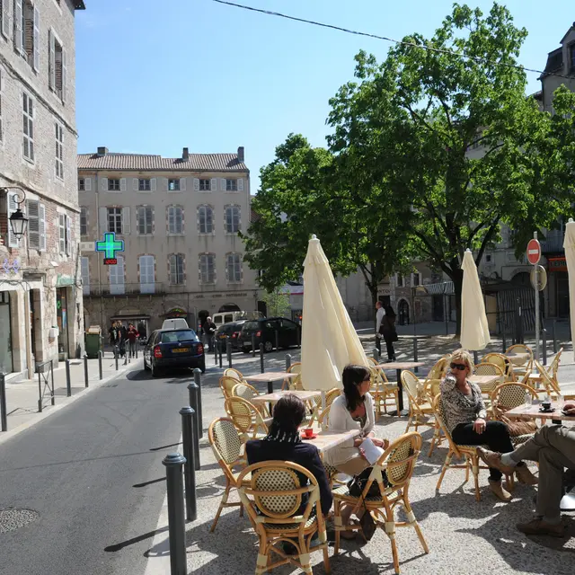 Place de la Libération 2, cl. P. Lasvènes ville de CahorsL.jpg