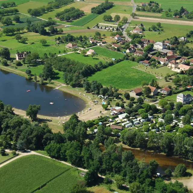 Plan d'eau à Tauriac ©Lot Tourisme-ECAV aviation-Michel Bernard.jpg