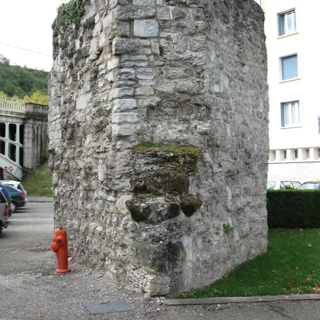 tour des chanoines, cl. E.Carrère ville de Cahors.jpg