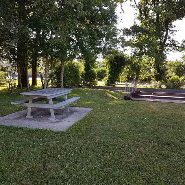 Aire-de-pique-nique-salle omnisport de Caden (2).jpg