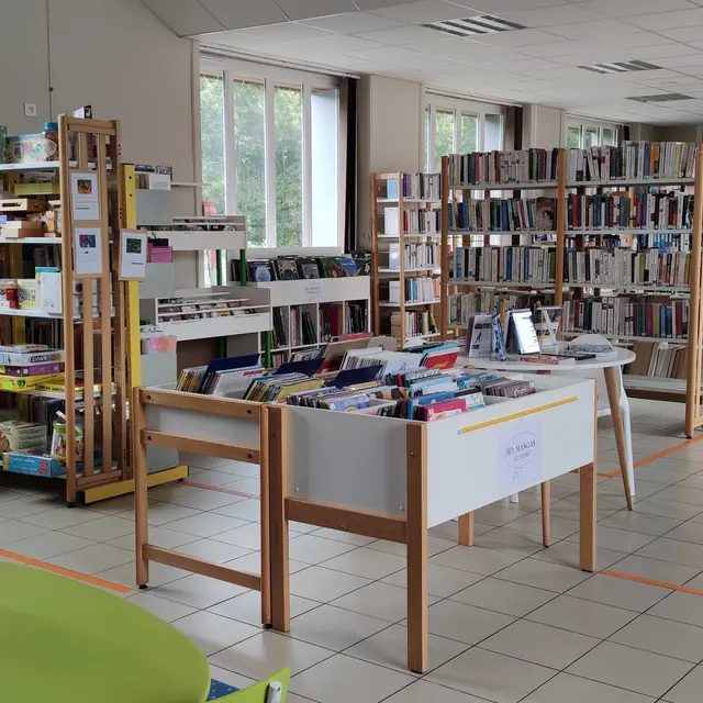 Médiathèque de Larré.jpg