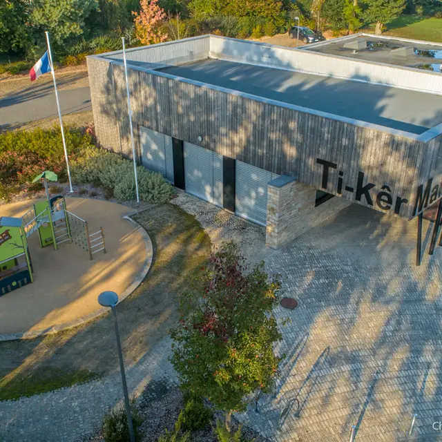 Aire de jeux Mairie de Lauzach - Christaian Baudu -Scopidrone.jpg