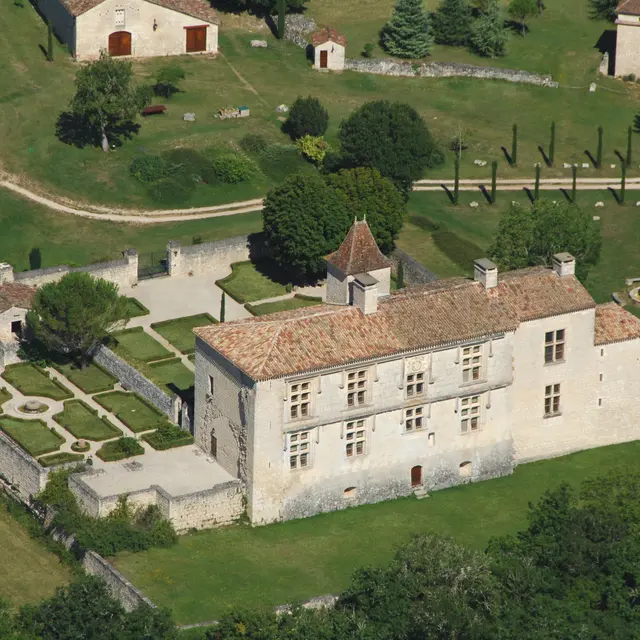 Vue aérienne du Château de  Cieurac--Lot Tourisme-ECAV aviation-Michel Bernard.jpg