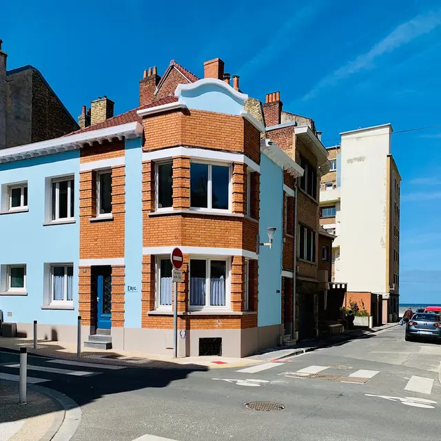 AV ABout Façade.jpg