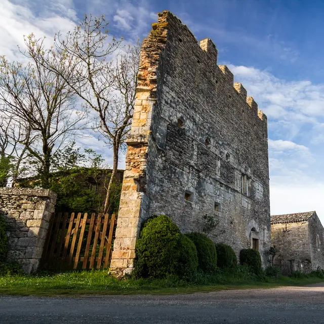 Vestiges du château à Aujols © Lot Tourisme - C. Novello-2.jpg