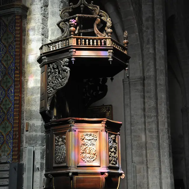 église St-Barthélémy image 3, chaire XVII°s, cl. P. Lasvènes ville de Cahors.JPG