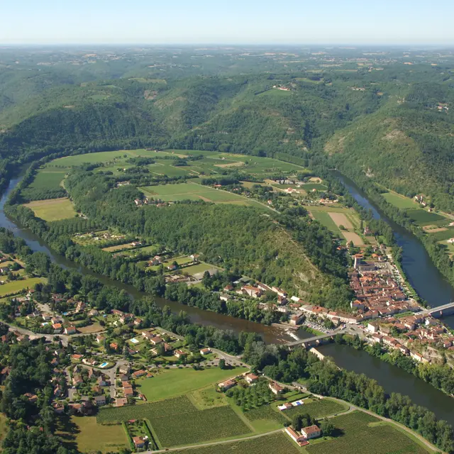 Vue aérienne de Luzech--Lot Tourisme-ECAV aviation-Michel Bernard.jpg