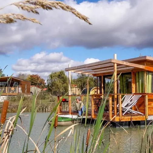 Chalet flottant chambord.jpg