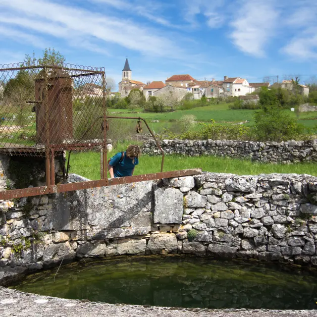 Grande fontaine à Escamps  © C. Novello.jpg