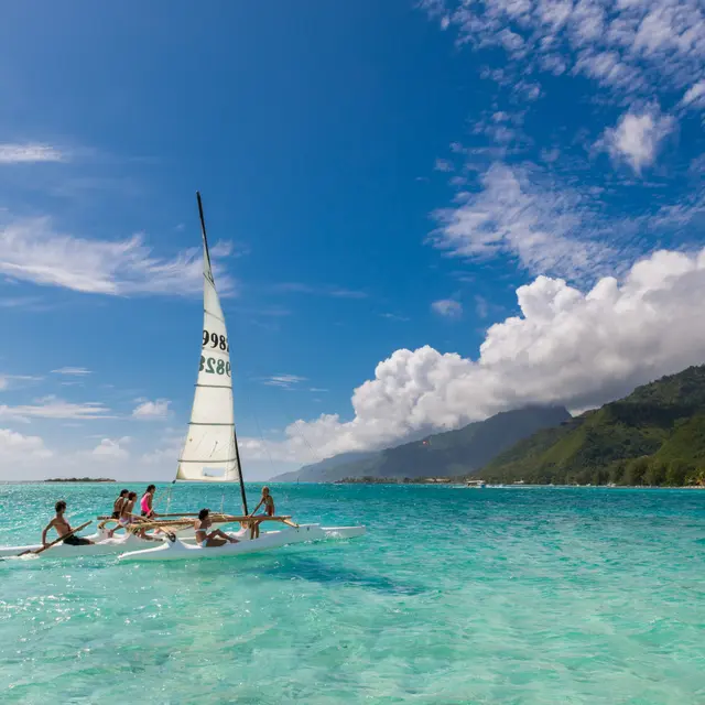 Pirogue à voile Moorea Tahiti Tourisme © Stéphane Mailion Photography.jpg