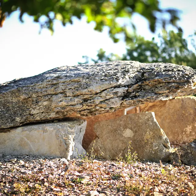 Dolmen-de-Pech-Laglaire-Grealou---GR-65---Lot-Tourisme---C.-ORY-014-2048x1362.jpg