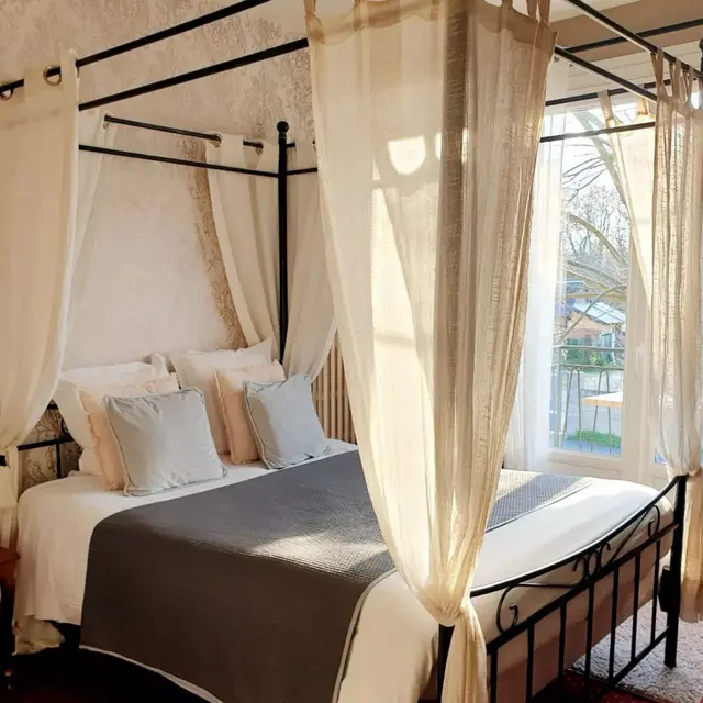 Hôtel Saint Cyr.jpg