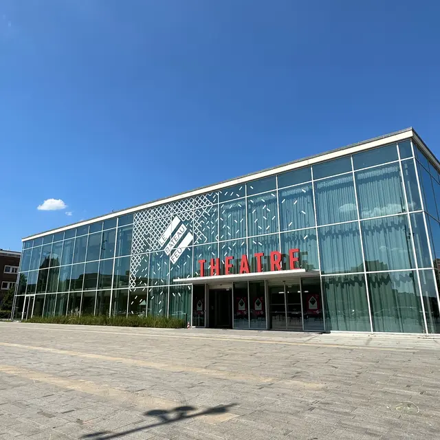 Théâtre vue extérieur.jpg