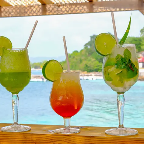 cocktails3-Hôtel-restaurant-ladunette-sainteanne-martinique.jpg