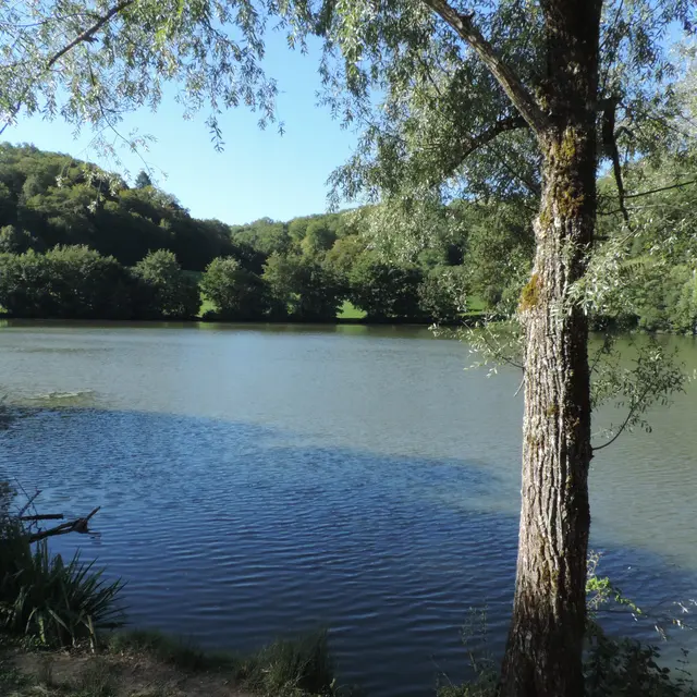 Alvignac-Le lac de la source©M.Légeron.JPG
