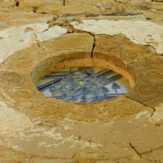 vitrail église troglodytique 2.jpg