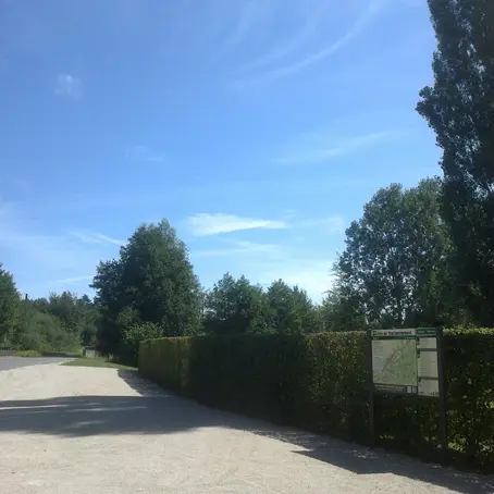 Aire de stationnement de Bauzy