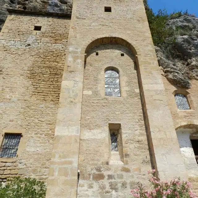 église troglodytique extérieur.jpg