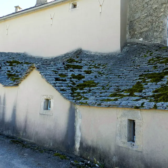 annexes derrière église.jpg