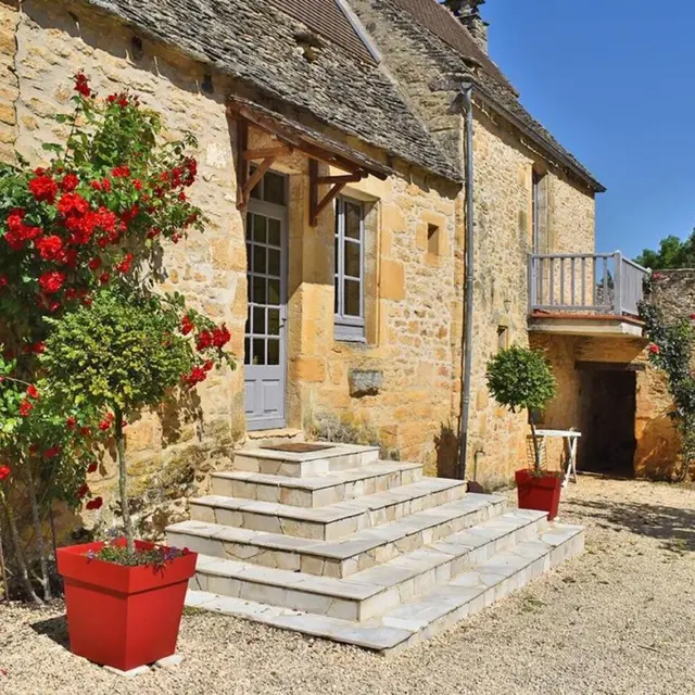 MENSAC avec piscine et spa proche de Sarlat (1)