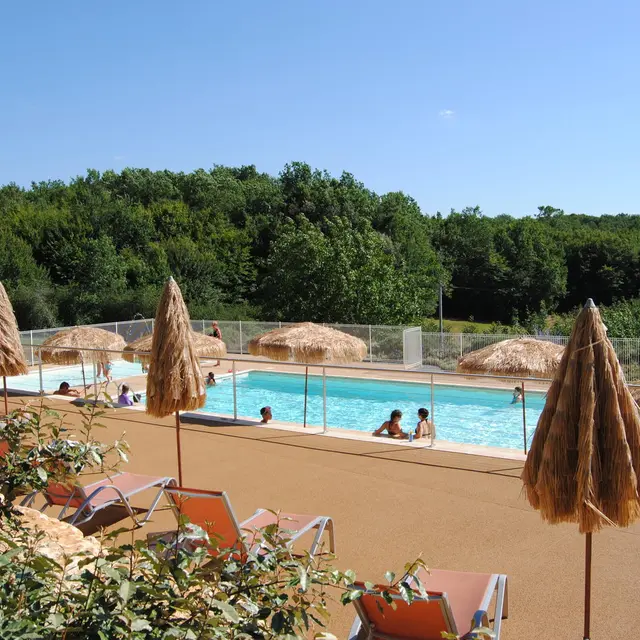 CAMPING LES PIERRES CHAUDES