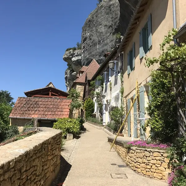 PCU_Les Eyzies-Rue du Moyen Age_Les Eyzies_avril 2017