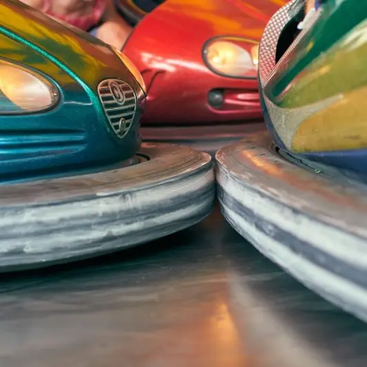 distelapparath-bumper-cars-4390958©Markus Distelrath de pixabay