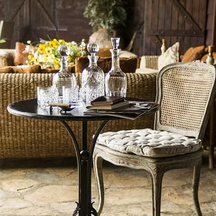 furniture-2453307_640
