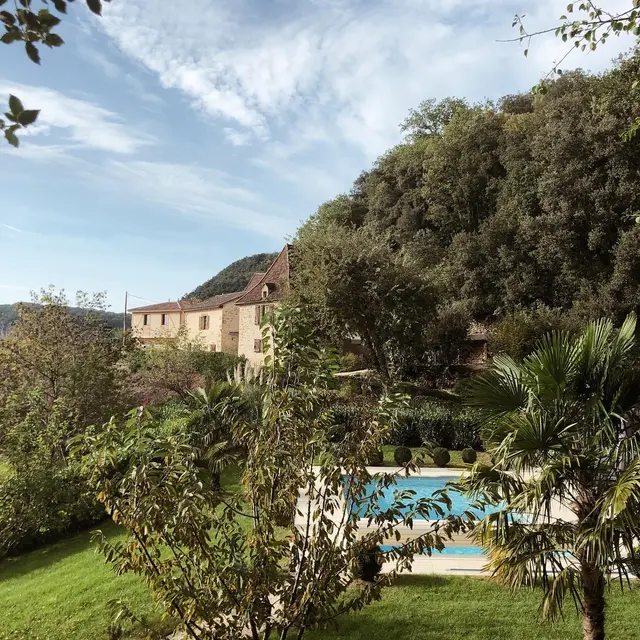 hauts-de-gageac-vue-maison-et-piscine