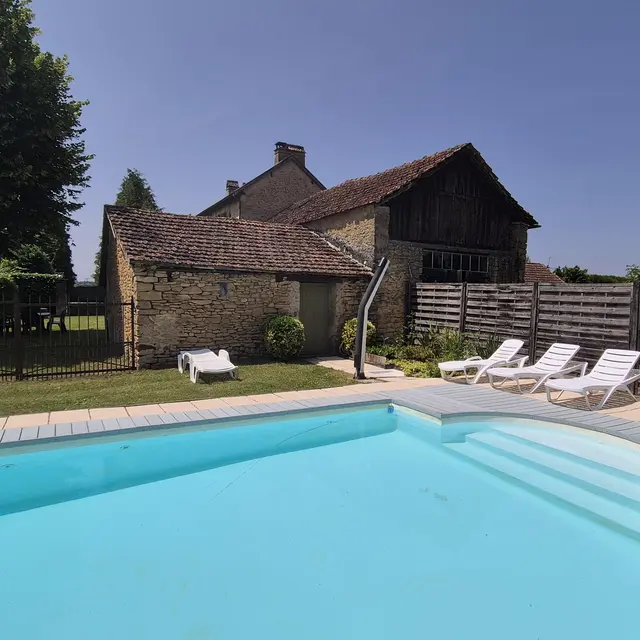 Gîte Les Glycines piscine privée_1