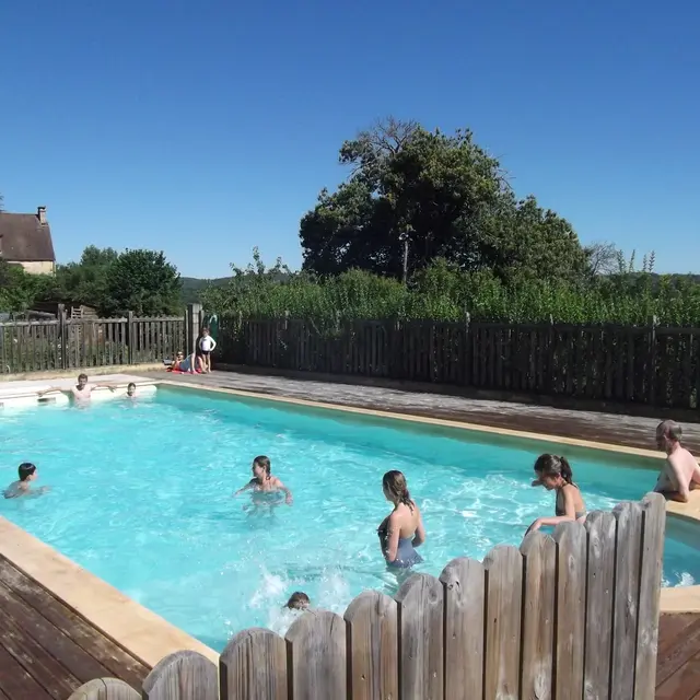 Piscine Camping La Roussie