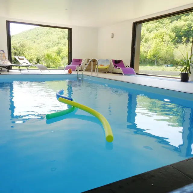 villa la benechie, avec piscine intérieure- proche de sarlat (web9)