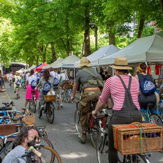 festival-les-vieilles-pedales-2022-bicylettes-file-chartres-16-9